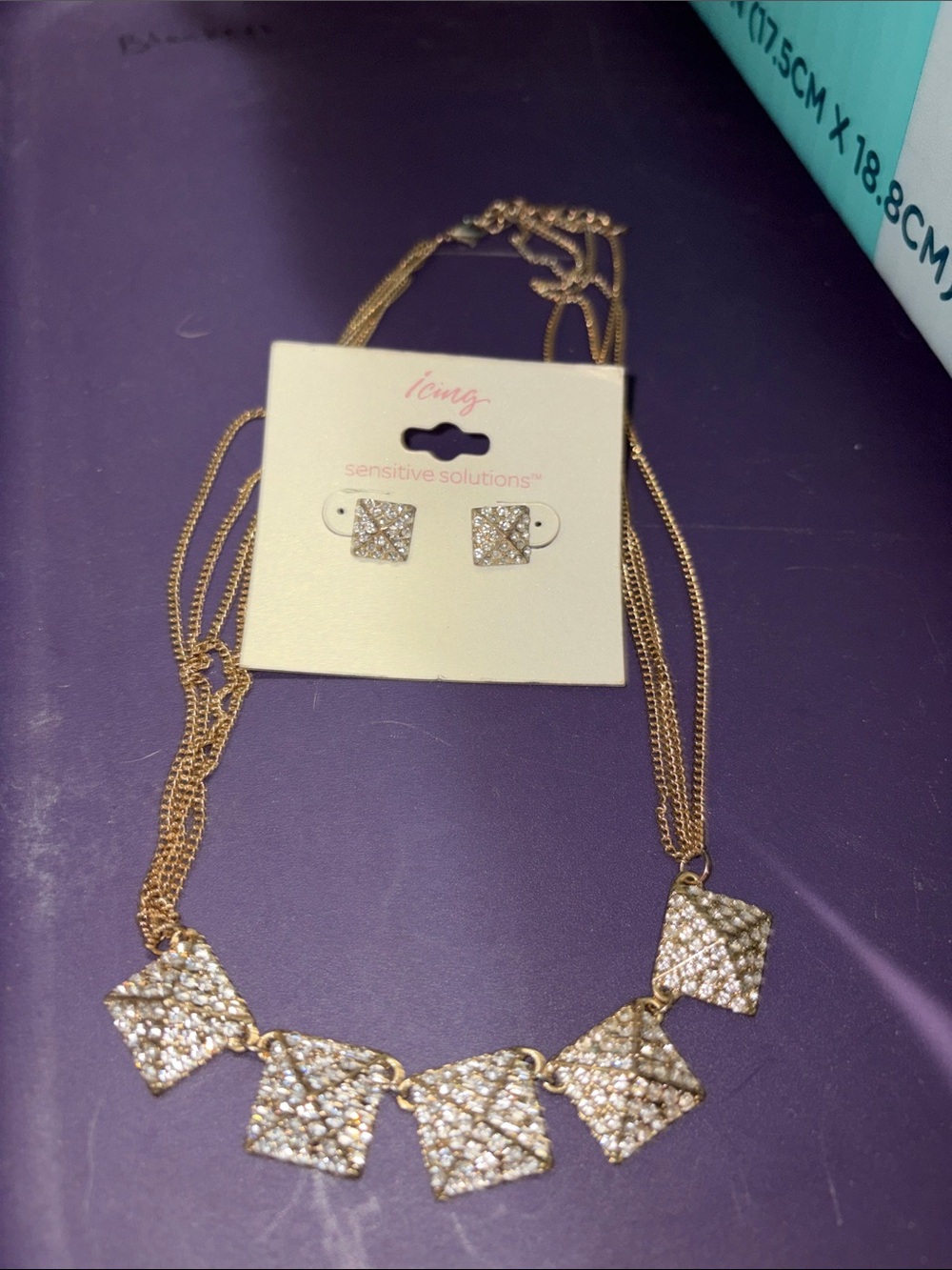 Gold rhinestone stud set